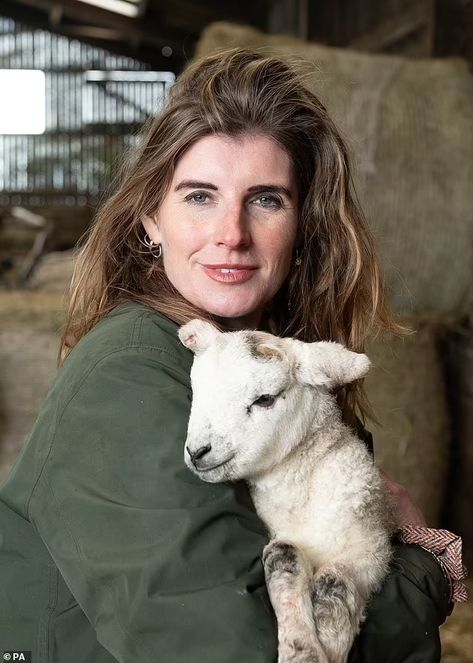 Yorkshire Shepherdess Amanda Owen 'set to join Channel 4' following split from husband | Daily Mail Online Yorkshire Shepherdess, Happily Single, Clive Owen, Do Your Own Thing, Be Single, Sports Celebrities, Still Single, Her Cut, Top Celebrities