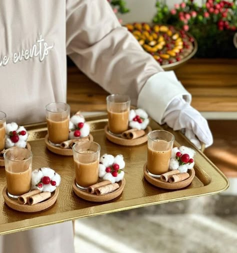 Dessert Trays Presentation, Tea Serving Ideas, Catering Food Displays, Party Food Buffet, Catering Ideas Food, Tea Party Food, Party Food Platters, Welcome Drink, Easy Food Art