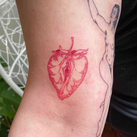 Strawberry Tattoo, Fruit Tattoo, Petit Tattoo, Funky Tattoos, Sick Tattoo, Cute Little Tattoos, Tatuaje A Color, Poke Tattoo, Dope Tattoos