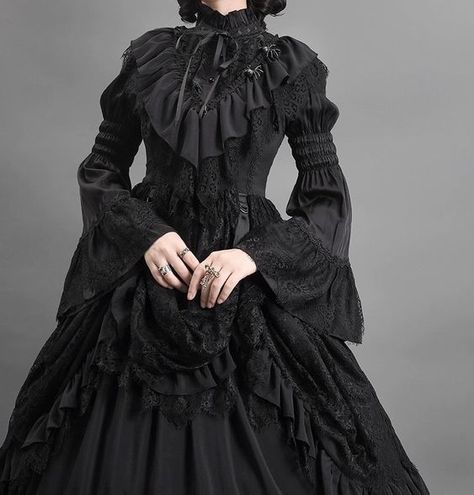 Very nice and beautiful good quality only the sweater was a big piggy on the neckline! I have 161 height and 68 kg picked up the size L Gothic Vampire Dress Victorian, 18th Century Gothic Fashion, Victorian Gothic Gown, Diy Victorian Dress, Goth Quinceanera Dress, Victorian Goth Clothes, Victorian Dress Design, Victorian Gothic Aesthetic Outfit, Dark Victorian Dress