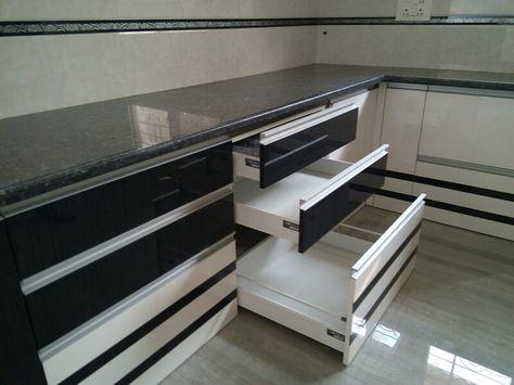 Tandem Drawer system for L shaped modular kitchen, Acrylic kitchen. Black & white kitchen. Modular Kitchen Drawers, Kitchen Tandem Drawers, Tandem Box Kitchen, Tandem Drawers, Kitchen Deisgn, Classic Kitchen Furniture, L Shaped Modular Kitchen, Acrylic Kitchen, Dresser Kitchen