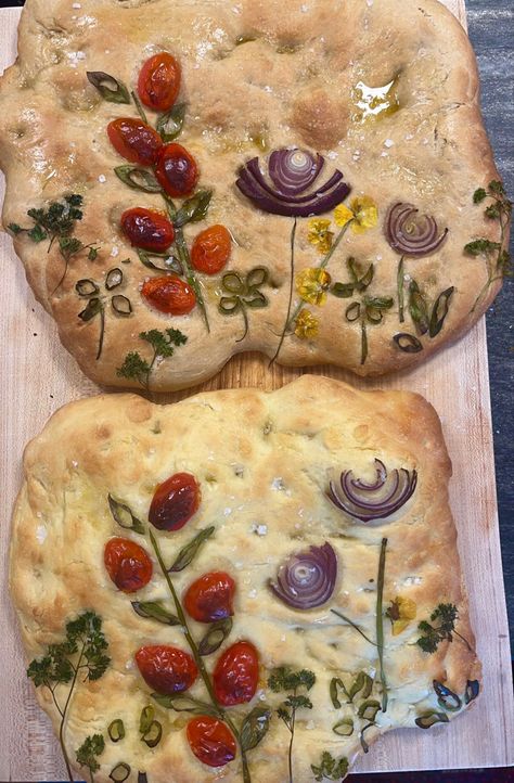 Flower Focaccia Bread, Bread Recipes Aesthetic, Baking At Home Aesthetic, Fresh Baked Bread Aesthetic, Foccacia Bread Aesthetic, Focaccia Flowers, Fresh Bread Aesthetic, Bread Baking Aesthetic, Homemade Bread Aesthetic