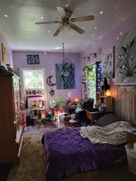 Whimsy Goth Bedroom, Woman Bedroom Ideas, Grown Woman Bedroom Ideas, Baddie Bedroom, Baddie Bedroom Ideas, Goth Bedroom, Decor Ideas Bedroom, Chill Room, Whimsy Goth