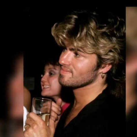 Moni.anymore/Monia on Instagram: “#georgemichael "too shy to say" (Live 1988)#stiviewonder #cover #coversong #soulmusiclovers #soul #motownmusic #funkmusic #80music #70s #80…” George Michael Died, George Michael Music, Musical Hair, George Michel, Astro Pop, George Michael Wham, Funk Music, 80's Music, Valley Girls