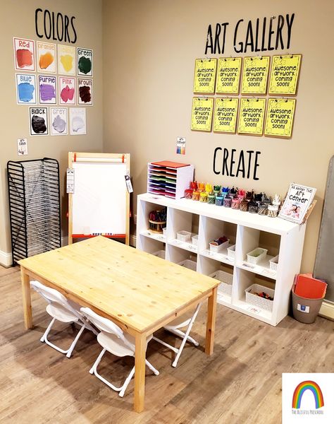 Art Center Playroom Ideas, Art Station Preschool, Art Wall In Classroom Ideas, Childcare Classroom Setup, Classroom Art Center Ideas, Art Center Daycare, Classroom Centers Setup Preschool, Art Station Kindergarten, Art Table Preschool