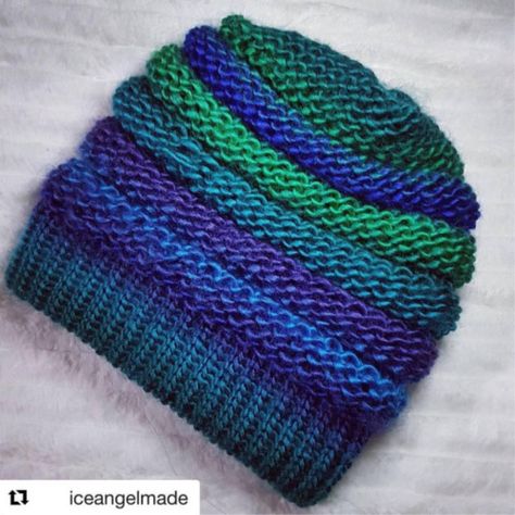 Bonus Pattern - Ombre Hat | LoomaHat on Patreon Loom Knitting Scarf, Loom Knitting Patterns Hat, Knit Loom, Round Loom Knitting, Loom Hats, Loom Yarn, Loom Knit Hat, Loom Knitting Stitches, Round Loom