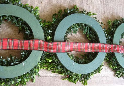 Christmas Front Porch with Boxwood Wreath Trio - Remodelando la Casa Unique Christmas Door Decorations, Small Boxwood Wreath, Christmas Boxwood, Boxwood Wreath Decor, Boxwood Wreath Christmas, Christmas Wreaths For Windows, Make A Christmas Wreath, Christmas Door Decoration, Diy Front Porch