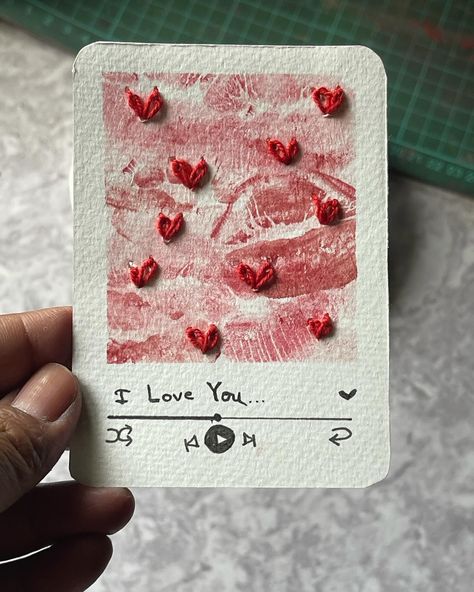 Love gift card/envelope for your ❤️ comment your favorite one 😊 Order now ✨ Follow for more @everything_artistic28 ❣️ [diy gift ideas, love gift card, gift ideas, handmade card, aesthetic gifts, diy envelope, heart, couple goals, thoughtful gifts, kiss marks , thread card] #diygifts #cutegifts #giftideasph #giftsforher #giftsforhim #fyp #mindfulness #thoughtfulgifts #relationshipgoals #anniversarygift #lovegifts #giftcards #handmadecards #handmadegifts #handmadegift #papergift #customgi... Kiss Mark Gift Ideas, Kiss Envelope Ideas, Kiss Marks On Paper Ideas, Love Envelope Aesthetic, Couple Handmade Gifts, Gift Card Ideas For Boyfriend, Handmade Gift Ideas For Boyfriend, Gift Card Gift Ideas, Aesthetic Envelope