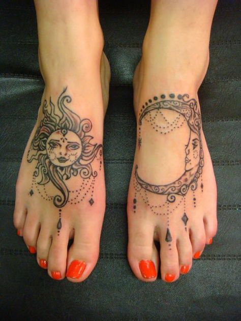 Sun And Moon Tattoos, Tattoo Sonne, Places To Get Tattoos, Moon Sun Tattoo, Tattoo Foot, Moon Tattoos, Foot Tattoos For Women, Muster Tattoos, Moon Tattoo Designs