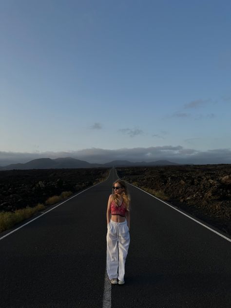 Lanzarote Photo Ideas, Tenerife Aesthetic Outfits, Lanzarote Outfit Ideas, Tenerife Instagram Pictures, Lanzarote Aesthetic Outfit, Tenerife Outfits, Fuerteventura Outfit, Gran Canaria Outfits, Canary Islands Aesthetic