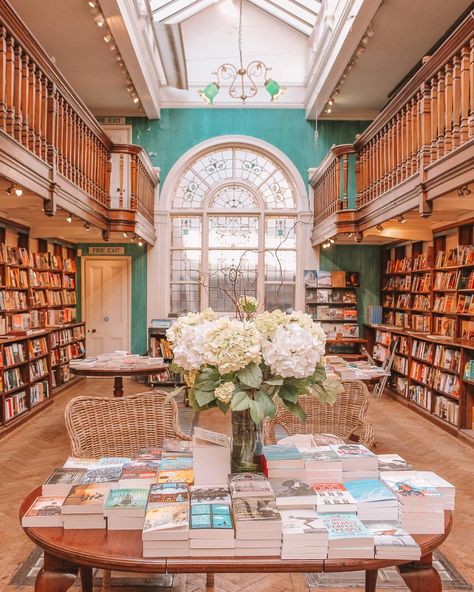 I love being able to browse bookshops in peace and quiet 😍 I was tempted by Essays on Love by Alain de Bottom as I lovee his works but I’m… Daunt Books, In London, Most Beautiful, London, Books, Flowers