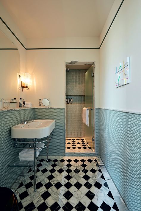 Luxury Houses Mansions, Luxury Modern Homes, Interior Bathroom, Bathroom Design Trends, Retro Bathrooms, Deco Bathroom, Vintage Bathrooms, Bathroom Design Luxury, Soho House