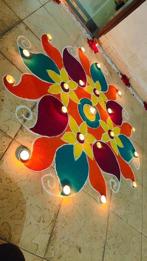 Rangoli Mandala, Simple Flower Rangoli, Easy Rangoli Designs Videos, Very Easy Rangoli Designs, Rangoli Designs Simple Diwali, Festival Aesthetic, Easy Rangoli Designs Diwali, Diwali Decoration Items, Kolam Design