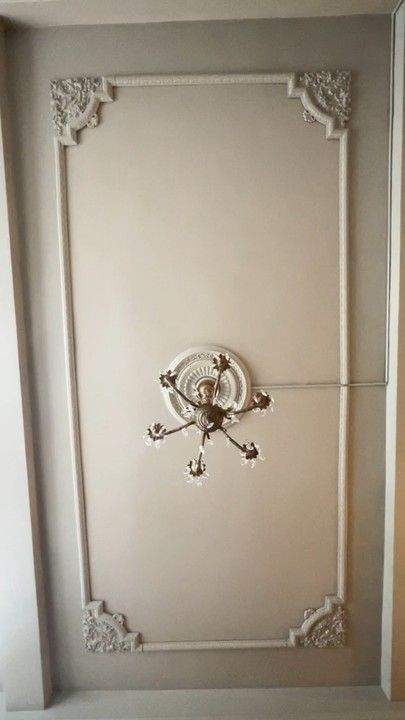 Ornamental Molding Ideas, Ornamental Wall Molding, Decorative Ceiling Molding, Crown Molding Bedroom Ceilings, Ornate Ceiling Design, Parisian Ceiling Moulding, Diy Ceiling Molding, Ceiling Molding Ideas Living Room, Moulding On Ceiling