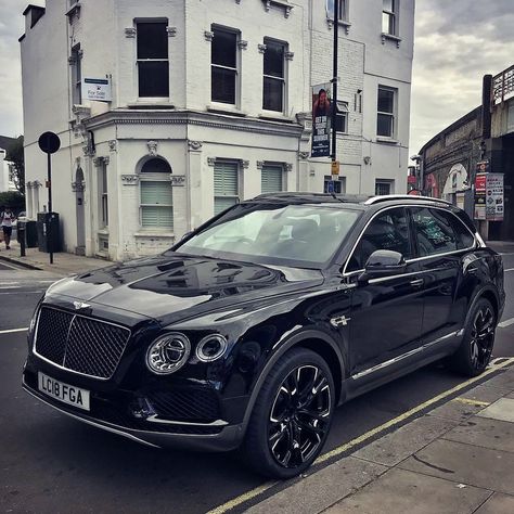 Bentley Bentayga Black, Black Bentley, Bentley Suv, Bentley Bentayga, Bentley Motors, Future Cars, Bentley Car, Pretty Cars, European Cars