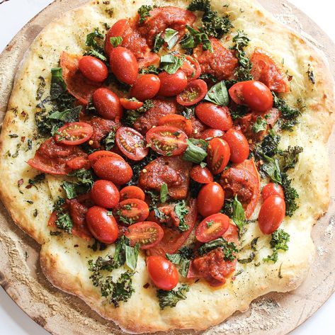 Tomato Pizza Sauce Recipe, Kale Bake, Vegan Garlic Butter, Garlic Pizza Bread, Cherry Tomato Pizza, Bread Calories, Tomato Pizza Sauce, Vegan Pizza Recipe, Tomato Pizza