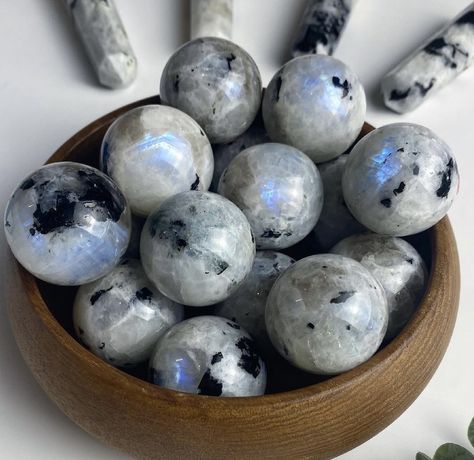 Moon Stone Aesthetic, Moonstone Crystal Aesthetic, Moonstone Aesthetic, Crystal Vibes, Crystal Aesthetic, Pretty Rocks, Cool Rocks, Crystal Healing Stones, Click Photo