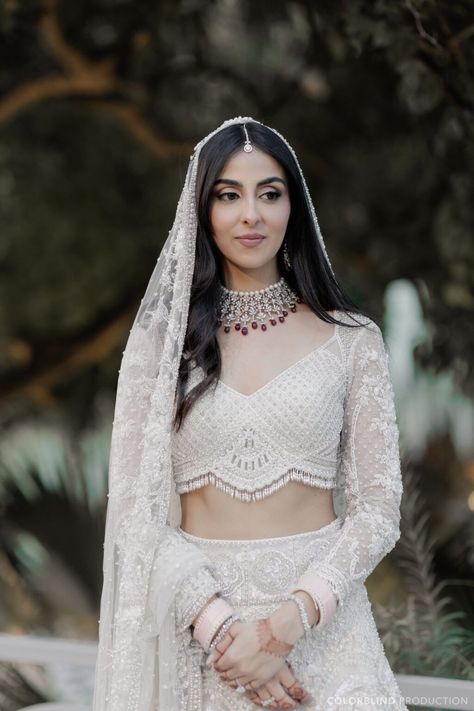 15 Stunning Full Sleeves Bridal Blouse Designs - Save It Right Now! - SetMyWed Dreamy Garden Wedding, White Blouse Designs, Full Sleeves Blouse Designs, Bridal Entry, Fashionable Saree, Full Sleeves Design, Dreamy Garden, White Lehenga, Celebrity Bride