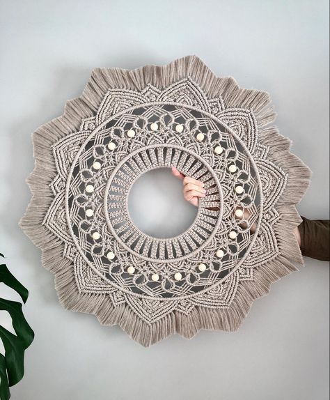 Round Macrame Wall Hanging Diy, Macrame Mandala Tutorial, Diy Macrame Projects, Macrame Runner, Macrame Plant Hanger Tutorial, Macrame Mandala, Macrame Mirror, Macrame Hanging Planter, Boho Crafts Diy