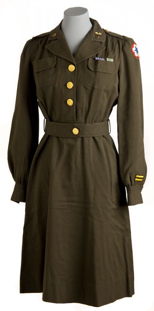 US Army Nurse Corps officer's uniform dress, 1944-46. Wwii Women Uniform, Officer Uniform, Wwii Women, 1940s Fashion Women, Army Dress, Wwii Uniforms, Army Nurse, Vintage Nurse, Military Nurses