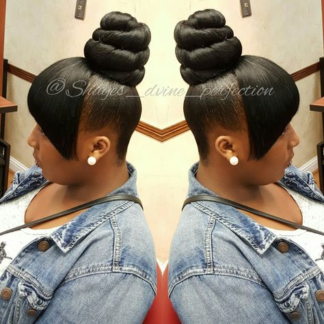 T O P     K N O T    B U N #TopKnotBun #IceCreamTop #NinjaBun #Slay #ShayesDvinePerfection #ArlingtonStylist  IG@Shayes_dvine_perfection Book online at; ➡Www.styleseat.com/shalandawilliams2 Chinese Ponytail Hairstyle, Cornrow Buns, Black Updo Hairstyles, Weave Updo, Chinese Bangs, Beyonce Hair, Tan Skin Blonde Hair, Black Hair Updo Hairstyles, Bangs Ponytail