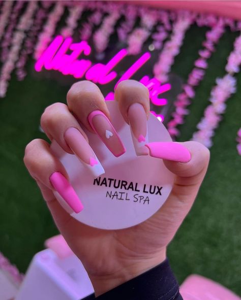 Barbie Acrylic Nails, Beach Nails Art, Lux Nails, Barbie Pink Nails, Almond Acrylic, 2023 Nail, Nails Art Ideas, Nails Art Designs, Summer Gel Nails