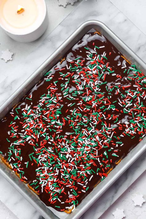 Christmas Cracker Pretzel, Pretzel Crackers Recipe, Pretzel Christmas Bark, Flat Pretzel Bark, Pretzel Cracker Bark, Pretzel Christmas Snacks, Pretzel Crisp Cracker Bark, Pretzel Crisp Bark, Christmas Pretzel Bark