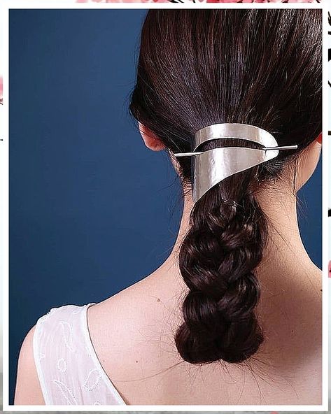 Hair Accessories For Winter - Get all your supplies met with just one simple click to visit. Do It TODAY! Asymmetric Hair, Star Wars Hair, Gold Hair Clip, Geometric Hair, Minimalist Hair, Geometric Hair Clip, Asymmetrical Hairstyles, Hair Cuffs, Gold Hair Clips