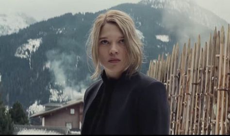 Lea Seydoux in Spectre in front of a mountain Lea Seydoux James Bond, Madeleine Swann, Lea Seydoux Style, James Bond Spectre, In Spectre, New James Bond, James Bond Girls, Lea Seydoux, Ralph Fiennes