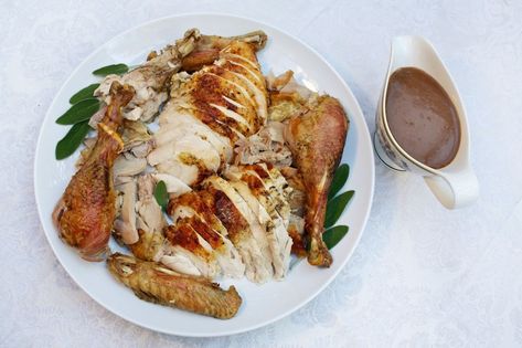 George Vanderbilt's Favorite Roast Turkey and Gravy Best Thanksgiving Turkey Recipe, Dry Brine, Bread Dressing, Fried Turkey, Roast Turkey, Turkey Recipes Thanksgiving, Christmas Food Dinner, Cooking Turkey, Herb Butter