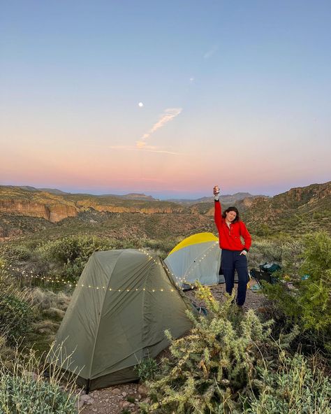 Pics or it didn’t happen 💭 1. When the girlies go backpacking 🌝 2. I wish I packed my sleeping bag 🥶 3. Idk if y’all are sick of… | Instagram Sleeping Outside, Aesthetic Camping, My Dream Job, Camping Vibes, Social Media Advice, Camping Aesthetic, Hippie Life, Camping Ideas, Granola Girl