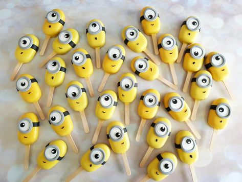 Minion Treats, Minion Candy, Popsicles Cake, Ice Cream Cake Pops, Fancy Donuts, Wilton Candy Melts, Fairy Food, Cake Pop Decorating, Chocolate Covered Treats