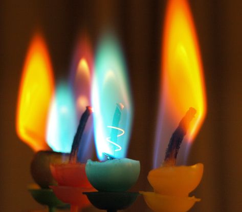 Have you ever wanted to color the flames of your candles? If so, you're not alone. Here's a look at what's involved in making colored candle flames. Candle Pictures Diy, Colored Flames, Witch Book Of Shadows, Homemade Beeswax Candles, Fire Science, Colored Fire, Fire Images, Candle Gif, Chemical Change