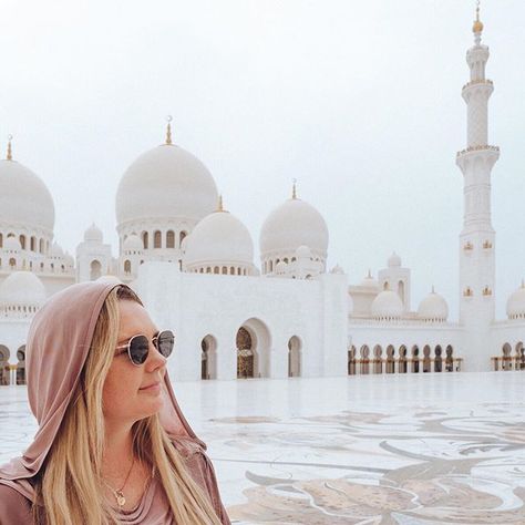 Tips for visiting the SHEIKH ZAYED GRAND MOSQUE in Abu Dhabi 🕌 ⠀⠀⠀⠀⠀⠀⠀⠀⠀ 1. The mosque opens 9am to 10pm most days, visit early or late to avoid the crowds. 2. Friday is holy day so the mosque doesn’t open to the public until 4:30 pm. 3. Avoid the holy month of Ramadan (it is crazy busy and they have reduced open hours). 4. The mosque is just over an hour drive from Dubai and 15 minutes from downtown Abu Dhabi. 5. It’s free to enter! 6. Dress appropriately. Ladies heads need to be covered and Emirates Palace, Louvre Abu Dhabi, Trip Photography, Nature Trip, Iceland Itinerary, Instagram Couples, Famous Waterfalls, Sheikh Zayed Grand Mosque, Adventure Life