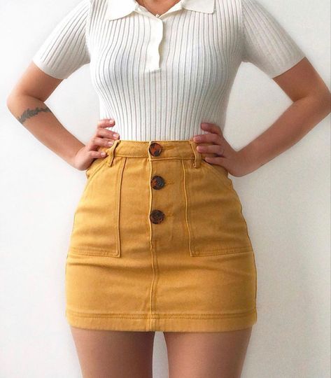 Yellow Mini Skirt, 90s Shorts, Elegante Casual, Looks Chic, Outfit Goals, Girly Outfits, Looks Vintage, Teen Fashion Outfits, Outfits Casuales