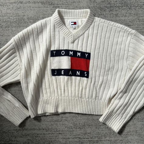 Tommy Hilfiger knit sweater 
Size XS 
originally $130 - Depop Tommy Hilfiger Outfits Women, Tommy Hilfiger Outfits, Hilfiger Outfits, Sweaters Outfit, Knit Sweater Outfit, Tommy Hilfiger Hoodie, Tommy Hilfiger Sweatshirt, Clothing Casual, Causual Outfits