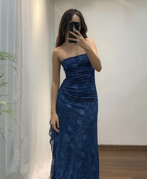 Prom Dresses 2000 Style, 90s Ball Gown, Prom Dresses 1990, Navy Dress Aesthetic, Formal Dress Australia, Garden Party Prom Dress, Dark Blue Prom Dress Aesthetic, Navy Blue Dresses Formal, Under The Sea Prom Dress