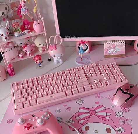 Pastel Minimalist, Feminine Decor, Pink Desk, Video Game Room Design, Gaming Room Setup, Cute Room Ideas, Computer Setup, Gamer Room, Dreamy Room