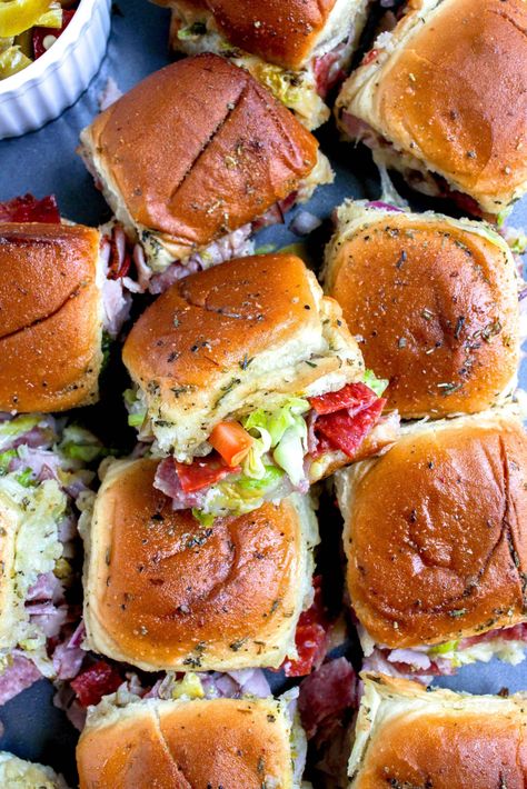 Chopped Italian Hoagie Sliders - My Messy Kitchen Hoagie Sliders, Italian Sandwich Recipes, Hoagie Sandwiches, Cooking Easy Recipes, Italian Hoagie, Easy Slider Recipes, Breakfast Cupcakes, Slider Sandwiches, Recipe Italian