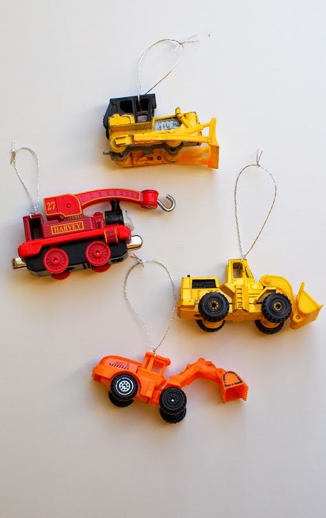 Easy DIY toy Car Ornaments- Turn toy cars into ornaments Toy Ornaments Diy, Trunk And Treat, Diy Toy Car, Diy Toys Car, Christmas Car Decorations, Pick An Outfit, Construction Christmas, Car Christmas Tree, Toy Ornaments