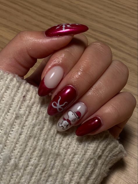 Nail Polish Ideas Christmas, Charlie Brown Nails Christmas, Snoopy Winter Nails, Christmas Nails Snoopy, Peanuts Christmas Nails, Christmas Snoopy Nails, Snoopy Nails Christmas, Snoopy Fall Nails, Charlie Brown Christmas Nails