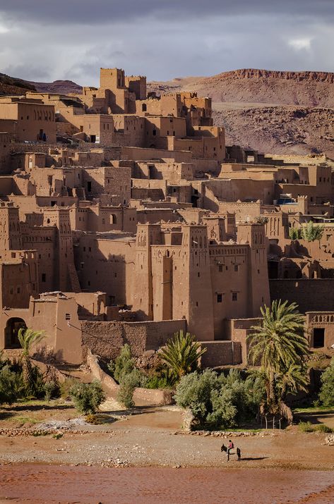 Ait-Ben-Haddou, UN Welterbe. Game Terrain, Study Abroad, Ancient Civilizations, World Traveler, Ancient Cities, Travel Aesthetic, Oh The Places Youll Go, Morocco, Architecture Drawing