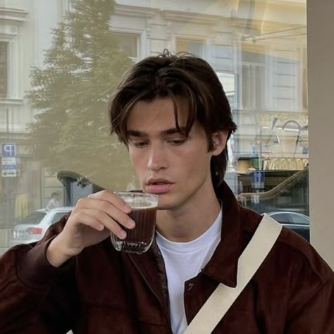 Brown Hairstyles Men, The Love Hypothesis Aesthetic, Love Hypothesis Aesthetic, For My Future Boyfriend, Brunette Boys, Jeremy Dufour, Hair Types Men, Boyfriend Hair