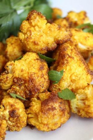 Roasted Curry Cauliflower Asian Cauliflower Rice, Asian Cauliflower, Curry Cauliflower, Winter Dinners, The Food Charlatan, Plantbased Recipes, Food Charlatan, Cauliflower Steaks, Cauliflower Curry