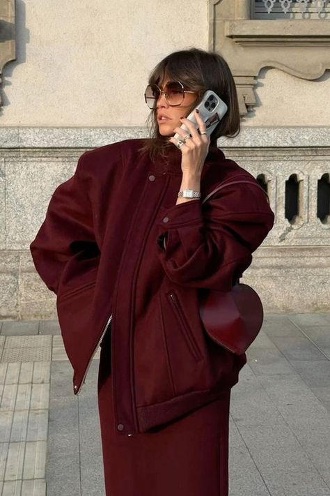 burgundy outfit, burgundy outfit ideas, maroon outfit, trendy fall outfits Fall Travel Outfit, Burgundy Outfit, Looks Street Style, Fashion People, Trendy Fall, Mode Inspo, Outfit Combinations, 가을 패션, Looks Style