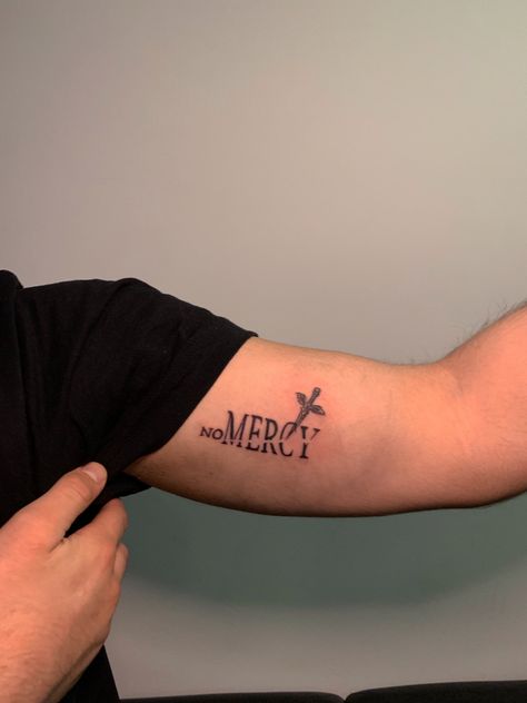 #tattoo #tattooideas #tattooart #tattoodesign #tatts #design #mercy #knifetattoo #aesthetic #mantattoo #tatuagem New Mercies Tattoo, Divine Mercy Tattoo, Memento Vivere Tattoo Fonts, Show No Mercy Tattoo, No Mercy, Mercy Tattoo, No Regrets Tattoo, Knife Tattoo, Tattoos For Guys