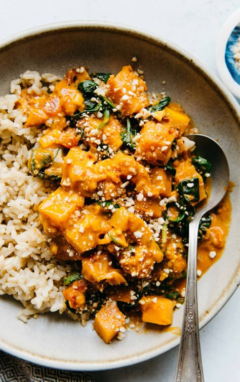 Squash Curry, Butternut Squash Curry, Vegan Butternut Squash, Plats Healthy, Butternut Squash Recipes, Vegan Curry, Fried Tofu, Swiss Chard, Collard Greens