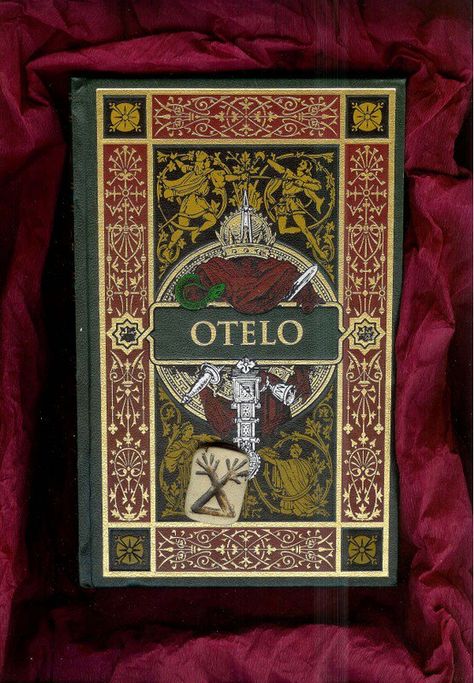 Otelo: el moro de Venecia es una obra de Shakespeare escrita alrededor de 1603. Otelo es una tragedia. Shakespeare escribió Otelo probablemente después de Hamlet pero antes que las dos posteriores. El personaje principal, Otelo, se presenta piadosamente a pesar de su raza. Esto era poco habitual en la literatura inglesa en tiempos de Shakespeare, que describía a los moros y otros pueblos de piel oscura como villanos. Shakespeare evita cualquier discusión respecto al Islam en la obra. Vintage Book Art, Theme Inspiration, E T, Chinese Proverbs, Little Library, I N, Book Worm, Old Books, Victorian Homes