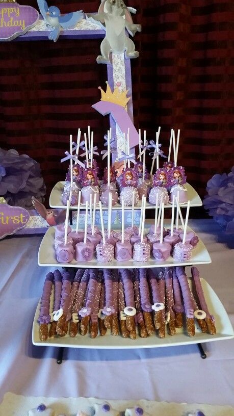 Mesa de postres princess sofia the first                                                                                                                                                      Más Pink And Purple Snack Table, Sofia The First Birthday Party Food, Sofia The First Birthday, Purple Birthday Food, Sofia The First Birthday Party Ideas, Party Food Princess, Sophia The First Birthday Party Ideas, Princess Sofia Birthday Party Ideas, Purple Desserts