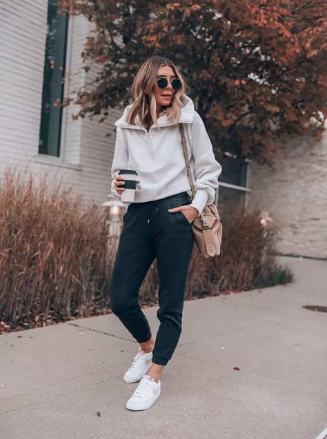 Black Jogger Athleisure Outfit, Womens Gray Joggers Outfit, Jogger Sneakers Outfit, Cold Weather Jogger Outfit, Jogger Mom Outfit, Athleasure Work Outfits, Jogger Style Women, Cozy Joggers Outfit, Joggers Outfit Athletic